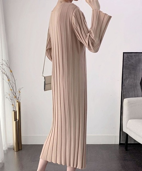 Grandeir（グランディール）の「ベルスリーブ リブニット ロングワンピース（ワンピース・レディース・ブラック/ピンク/モカ・M）」の12枚目の写真