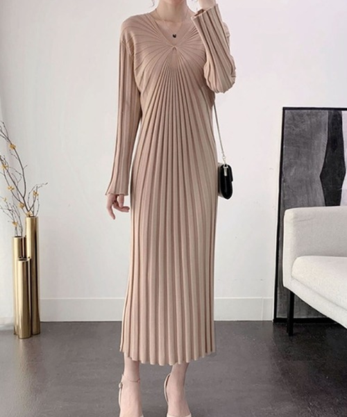 Grandeir（グランディール）の「ベルスリーブ リブニット ロングワンピース（ワンピース・レディース・ブラック/ピンク/モカ・M）」の13枚目の写真