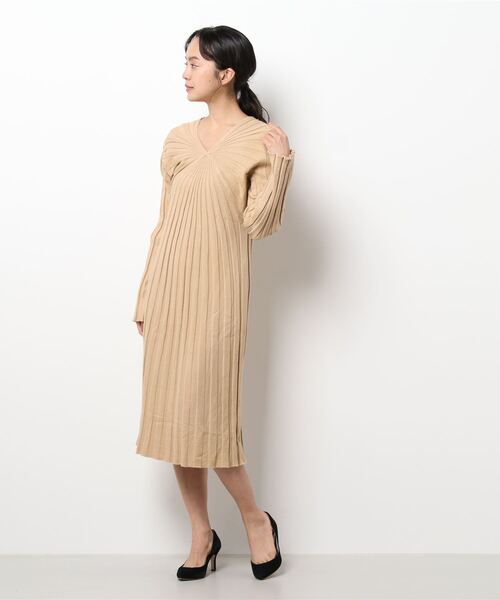 Grandeir（グランディール）の「ベルスリーブ リブニット ロングワンピース（ワンピース・レディース・ブラック/ピンク/モカ・M）」の15枚目の写真