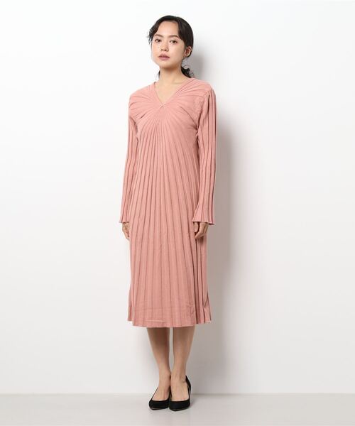 Grandeir（グランディール）の「ベルスリーブ リブニット ロングワンピース（ワンピース・レディース・ブラック/ピンク/モカ・M）」の16枚目の写真