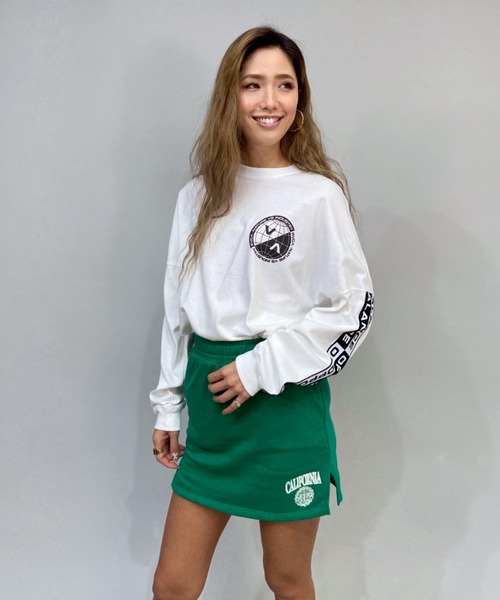 RVCA(ルーカ)の「RVCA/ルーカ ビッグシルエット サイドロゴテープ バックプリントロンT BB044-064(Tシャツ/カットソー・レディース・ホワイト/ブラック/イエロー・S/XS)」の4枚目の写真