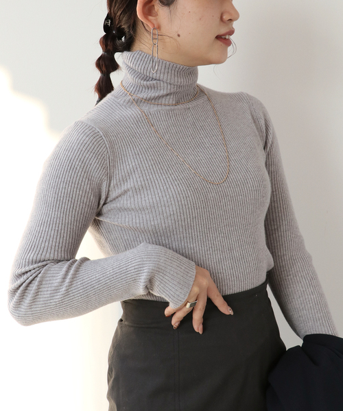 Simplicite（サンプリシテ）の「タートルリブニット*（ニット/セーター・レディース・ホワイト/ブラック/グレー/グリーン/タン/オレンジ系その他・FREE）」の4枚目の写真