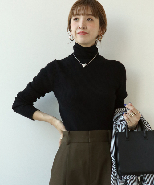 Simplicite（サンプリシテ）の「タートルリブニット*（ニット/セーター・レディース・ホワイト/ブラック/グレー/グリーン/タン/オレンジ系その他・FREE）」の3枚目の写真