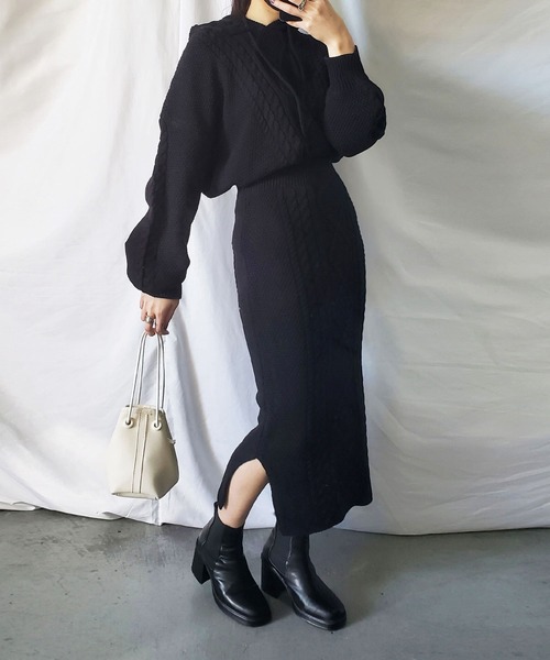 me+em select（ミームセレクト）の「【セットアップ】ボリューム袖ニットパーカー＆サイドスリットタイトスカート  SET（セットアップ・レディース・ブラック/アイボリー・FREE）」の2枚目の写真