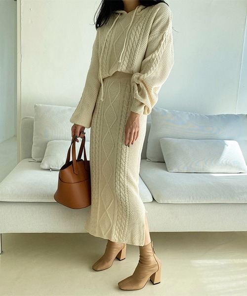 me+em select（ミームセレクト）の「【セットアップ】ボリューム袖ニットパーカー＆サイドスリットタイトスカート  SET（セットアップ・レディース・ブラック/アイボリー・FREE）」の16枚目の写真