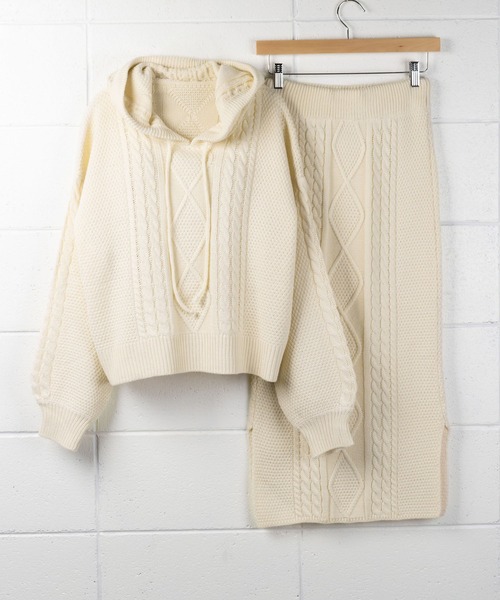 me+em select（ミームセレクト）の「【セットアップ】ボリューム袖ニットパーカー＆サイドスリットタイトスカート  SET（セットアップ・レディース・ブラック/アイボリー・FREE）」の8枚目の写真