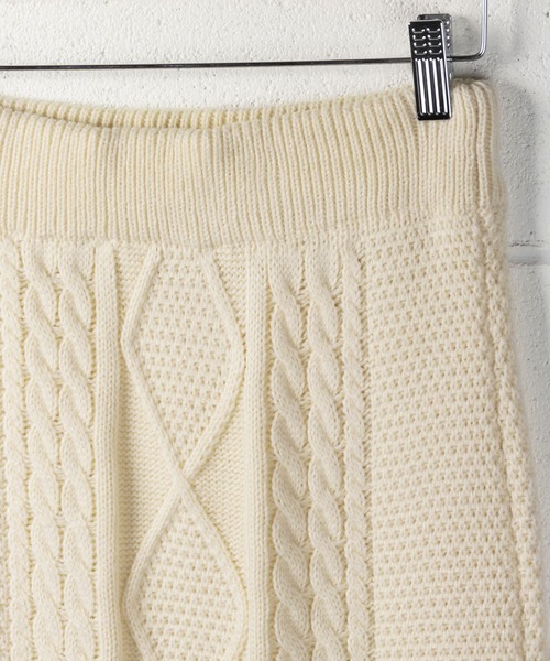 me+em select（ミームセレクト）の「【セットアップ】ボリューム袖ニットパーカー＆サイドスリットタイトスカート  SET（セットアップ・レディース・ブラック/アイボリー・FREE）」の19枚目の写真