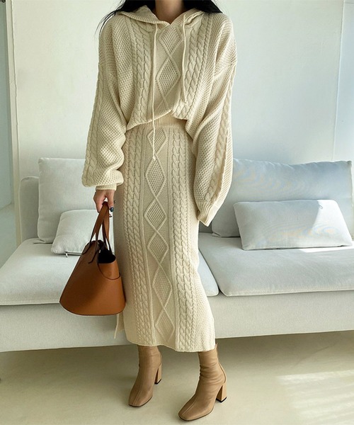 me+em select（ミームセレクト）の「【セットアップ】ボリューム袖ニットパーカー＆サイドスリットタイトスカート  SET（セットアップ・レディース・ブラック/アイボリー・FREE）」の17枚目の写真