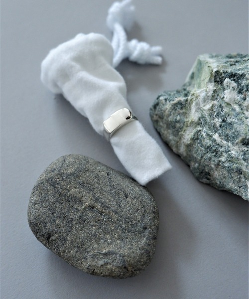 LAVER(ラバー)の「LAVER/ラバー RECTANGLE SIGNET RING レクタングル シグネットリング(リング・レディース・シルバー・6/5)」の2枚目の写真