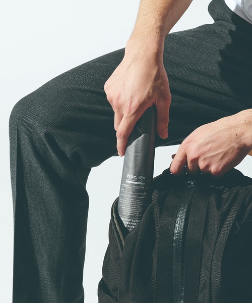 IZA（イーザ）の「完全遮光 IZA【Light＆Slim】 軽量 日傘 折りたたみ 晴雨兼用 Wpc.（折りたたみ傘・メンズ・ブラック/ネイビー/グレー/オフホワイト/ベージュ/ブラウン/シルバー/ホワイト×ブラック/ベージュ系その他/ホワイト×ライトグレー・FREE）」の16枚目の写真