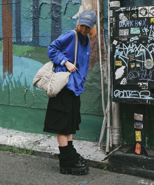 DEVICE（デバイス）の「韓国 古着風 カレッジロゴ スウェットハーフジップスウェット トレーナー（スウェット・レディース・ブルー・FREE）」の19枚目の写真