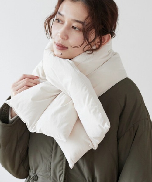 Green Parks(グリーンパークス)の「・パディングマフラー**(ストール/ショール・レディース・チャコールグレー/カーキ/イエロー/アイボリー・FREE)」の1枚目の写真