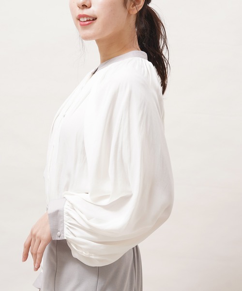 rps（アールピーエス）の「ヴィンテージサテン配色ギャザーブラウス（シャツ/ブラウス・レディース・オフホワイト/グレー/グレイッシュベージュ・M）」の10枚目の写真