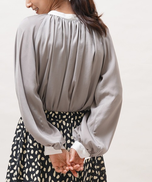 rps（アールピーエス）の「ヴィンテージサテン配色ギャザーブラウス（シャツ/ブラウス・レディース・オフホワイト/グレー/グレイッシュベージュ・M）」の18枚目の写真