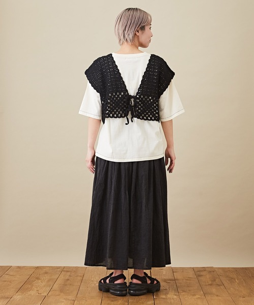 CUBE SUGAR（キューブシュガー）の「カギ針ニット クロシェ 前後着 2Way ベスト（ベスト・レディース・ホワイト/ブラック/ホワイト系その他/ブラック系その他/キャメル・M）」の11枚目の写真