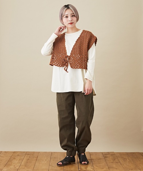 CUBE SUGAR（キューブシュガー）の「カギ針ニット クロシェ 前後着 2Way ベスト（ベスト・レディース・ホワイト/ブラック/ホワイト系その他/ブラック系その他/キャメル・M）」の12枚目の写真