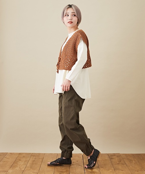 CUBE SUGAR（キューブシュガー）の「カギ針ニット クロシェ 前後着 2Way ベスト（ベスト・レディース・ホワイト/ブラック/ホワイト系その他/ブラック系その他/キャメル・M）」の13枚目の写真