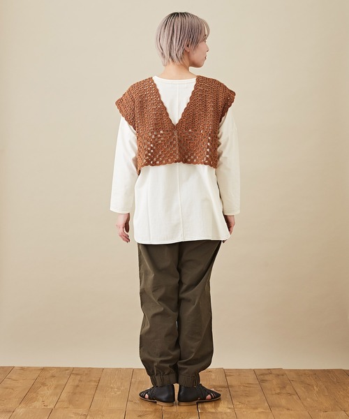 CUBE SUGAR（キューブシュガー）の「カギ針ニット クロシェ 前後着 2Way ベスト（ベスト・レディース・ホワイト/ブラック/ホワイト系その他/ブラック系その他/キャメル・M）」の14枚目の写真