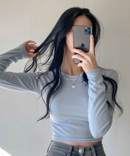 SONA（ソナ）の「SONYUNARA ベーシッククロップTシャツ（Tシャツ/カットソー・レディース・アイボリー/ネイビー/スカイブルー/ライトパープル・FREE）」の2枚目の写真