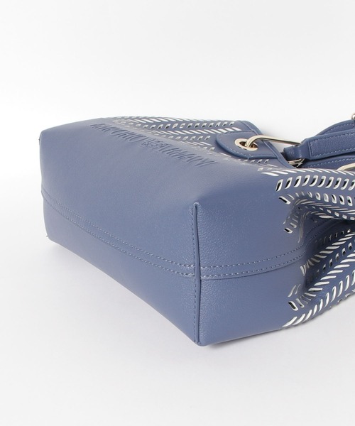 EMPORIO ARMANI（エンポリオアルマーニ）の「【エンポリオ アルマーニ】MyEA スモール パーフォレーション シェブロンモチーフ（ショルダーバッグ・レディース・ライトインディゴブルー/ブラック×ベージュ・FREE）」の9枚目の写真