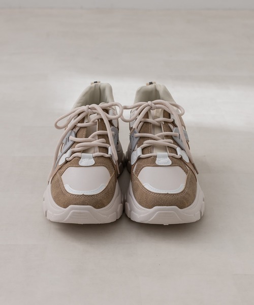 OLIVE des OLIVE（オリーブデオリーブ）の「ベージュ厚底スニーカー（スニーカー・レディース・ベージュ・MEDIUM/SMALL/LARGE/X-LARGE）」の5枚目の写真