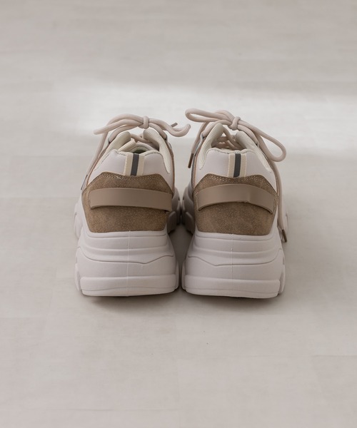 OLIVE des OLIVE（オリーブデオリーブ）の「ベージュ厚底スニーカー（スニーカー・レディース・ベージュ・MEDIUM/SMALL/LARGE/X-LARGE）」の7枚目の写真