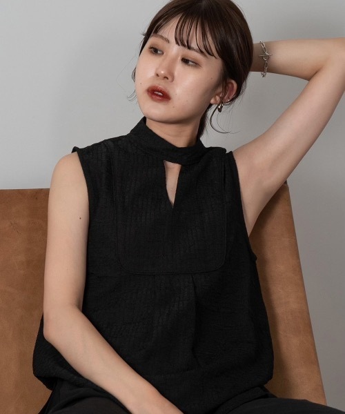 Amiur(エミレ)の「stand neck wrinkle blouse(シャツ/ブラウス・レディース・ブラック/ブラウン/アイボリー・FREE)」の3枚目の写真