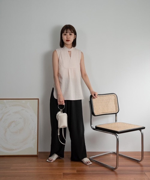 Amiur(エミレ)の「stand neck wrinkle blouse(シャツ/ブラウス・レディース・ブラック/ブラウン/アイボリー・FREE)」の16枚目の写真