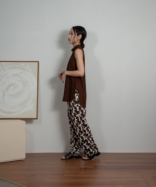 Amiur(エミレ)の「stand neck wrinkle blouse(シャツ/ブラウス・レディース・ブラック/ブラウン/アイボリー・FREE)」の4枚目の写真