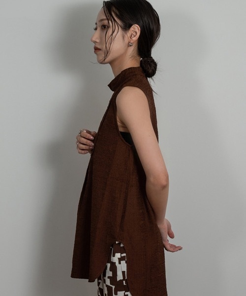Amiur(エミレ)の「stand neck wrinkle blouse(シャツ/ブラウス・レディース・ブラック/ブラウン/アイボリー・FREE)」の18枚目の写真