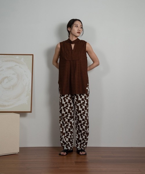 Amiur(エミレ)の「stand neck wrinkle blouse(シャツ/ブラウス・レディース・ブラック/ブラウン/アイボリー・FREE)」の9枚目の写真
