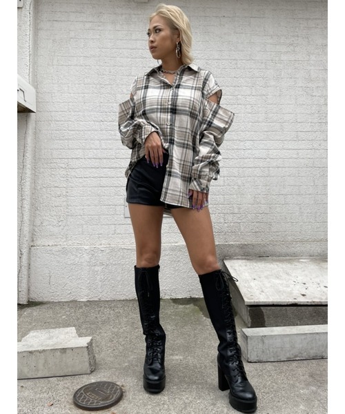 EGOIST（エゴイスト）の「肩開きデザインシャツ（シャツ/ブラウス・レディース・ホワイト/ブラック/マルチ・FREE）」の6枚目の写真