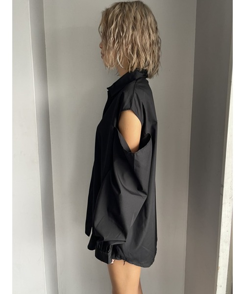 EGOIST（エゴイスト）の「肩開きデザインシャツ（シャツ/ブラウス・レディース・ホワイト/ブラック/マルチ・FREE）」の10枚目の写真