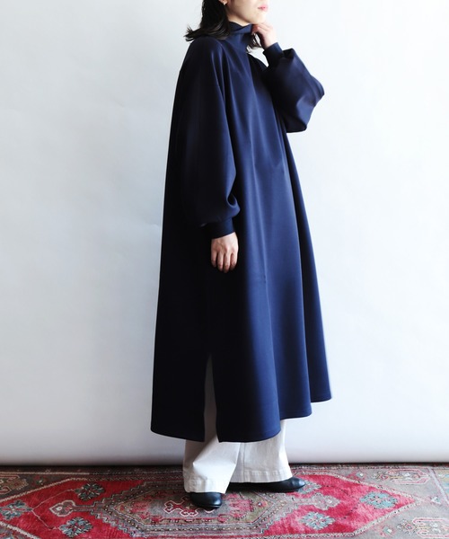 OWLEYE by domingo（アウルアイ バイドミンゴ）の「[ OWLEYE by domingo / アウルアイ ] ダンボールニット ハイネックパフスリーブワンピース（ワンピース・レディース・チャコールグレー/ネイビー・M/L）」の4枚目の写真