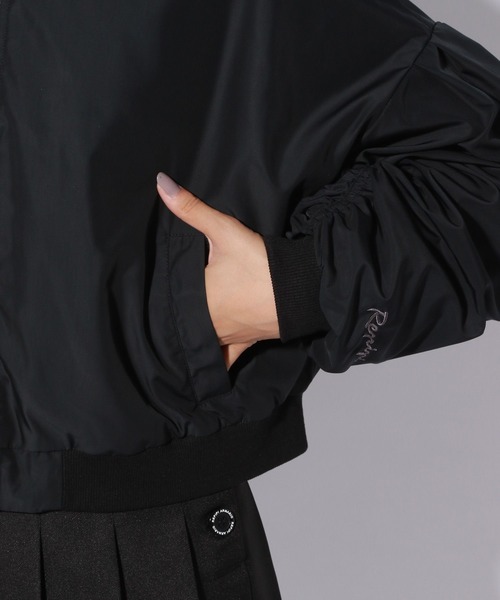 repipi armario（レピピ アルマリオ）の「ソデシャーリングMA-1（MA-1・キッズ・ブラック/グレー・SMALL/MEDIUM/LARGE）」の3枚目の写真