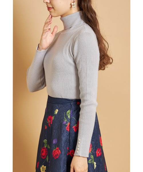 tocco closet（トッコ　クローゼット）の「袖口パール付きタートルネックリブニットプルオーバー（ニット/セーター・レディース・グレー系その他/ローズ/ブラック/ベージュ/オフホワイト・M）」の19枚目の写真