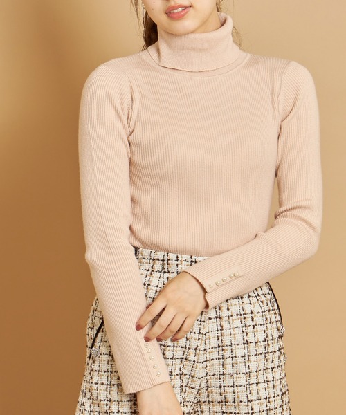 tocco closet（トッコ　クローゼット）の「袖口パール付きタートルネックリブニットプルオーバー（ニット/セーター・レディース・グレー系その他/ローズ/ブラック/ベージュ/オフホワイト・M）」の22枚目の写真