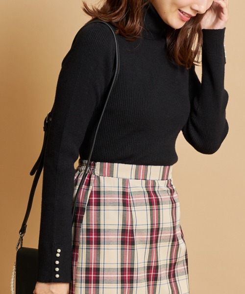 tocco closet（トッコ　クローゼット）の「袖口パール付きタートルネックリブニットプルオーバー（ニット/セーター・レディース・グレー系その他/ローズ/ブラック/ベージュ/オフホワイト・M）」の14枚目の写真