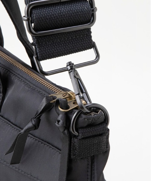 LE VERNIS（ル・ベルニ）の「LE VERNIS(ル・ベルニ)ヘルメットminiバッグ（ショルダーバッグ・レディース・ブラック/カーキ・FREE）」の9枚目の写真