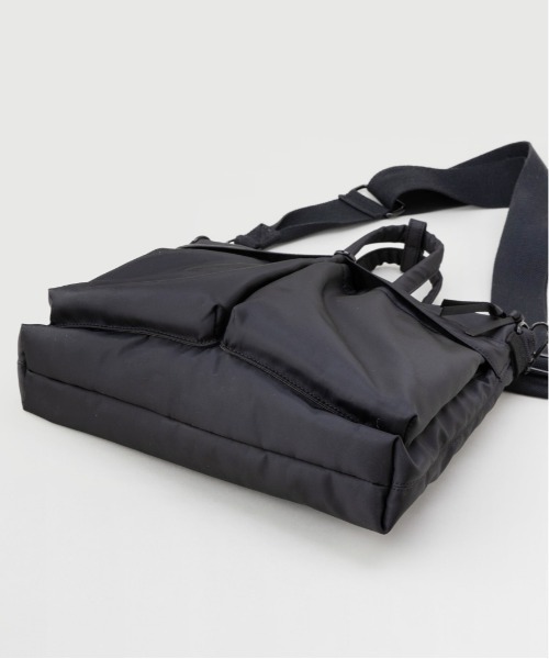 LE VERNIS（ル・ベルニ）の「LE VERNIS(ル・ベルニ)ヘルメットminiバッグ（ショルダーバッグ・レディース・ブラック/カーキ・FREE）」の10枚目の写真