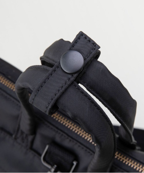 LE VERNIS（ル・ベルニ）の「LE VERNIS(ル・ベルニ)ヘルメットminiバッグ（ショルダーバッグ・レディース・ブラック/カーキ・FREE）」の11枚目の写真