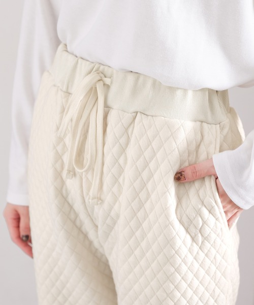 ms+ ideal（エムズプラスアイディール）の「《ms+ ideal》大人の上級者パンツ。裾スリット中綿キルティングジョガーパンツ（スウェットパンツ・レディース・アイボリー/ブラック/杢グレー・LARGE/SMALL/X-LARGE/MEDIUM）」の9枚目の写真