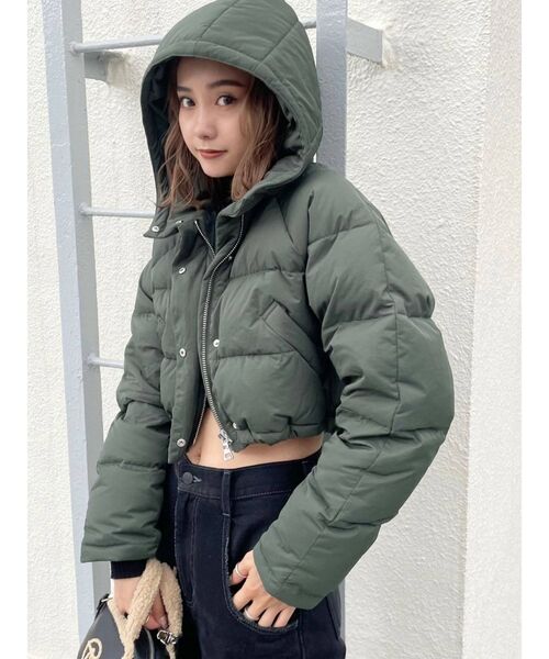 EMODA(エモダ)の「ボリュームショートフードダウン(ダウンジャケット/コート・レディース・ブラック/カーキ/アイボリー・FREE)」の9枚目の写真