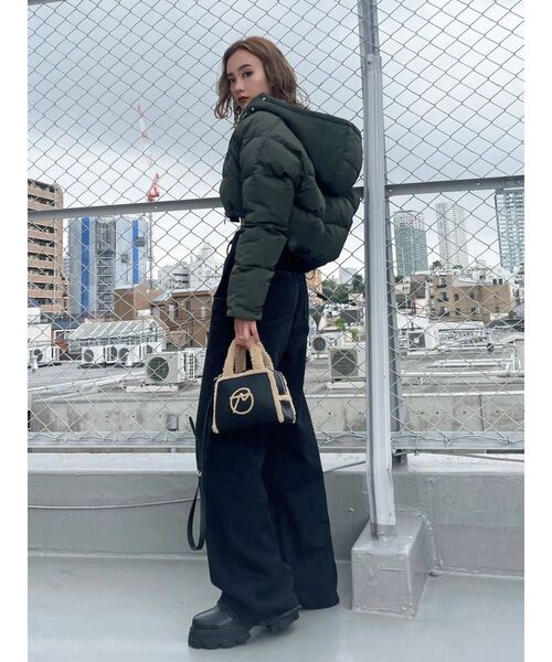 EMODA(エモダ)の「ボリュームショートフードダウン(ダウンジャケット/コート・レディース・ブラック/カーキ/アイボリー・FREE)」の16枚目の写真