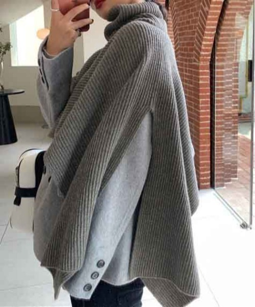 AMELY（エミリー）の「タートルネックアシンメトリーポンチョ（ポンチョ・レディース・ホワイト/ブラック/グレー・フリー）」の8枚目の写真