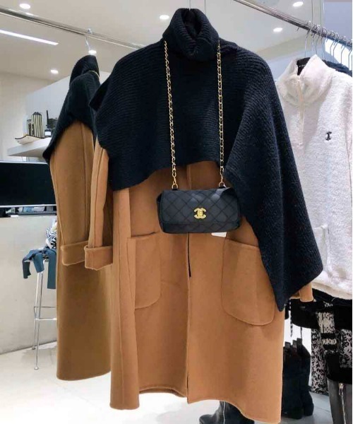 AMELY（エミリー）の「タートルネックアシンメトリーポンチョ（ポンチョ・レディース・ホワイト/ブラック/グレー・フリー）」の10枚目の写真