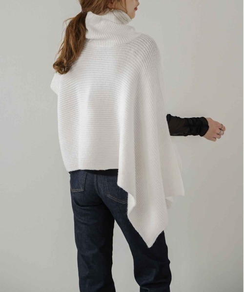 AMELY（エミリー）の「タートルネックアシンメトリーポンチョ（ポンチョ・レディース・ホワイト/ブラック/グレー・フリー）」の14枚目の写真