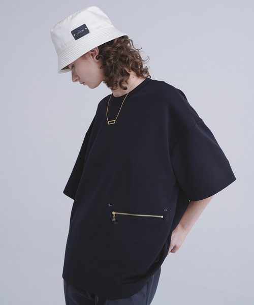 CULLNI（クルニ）の「23-SS-031 / Zip Pocket Asymmetric Hem Tee（T
