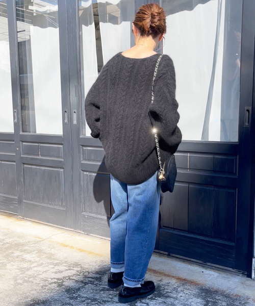 Spick & Span（スピックアンドスパン）の「フォックスケーブルニットプルオーバー（ニット/セーター・レディース・ブラック/グレー・FREE）」の4枚目の写真