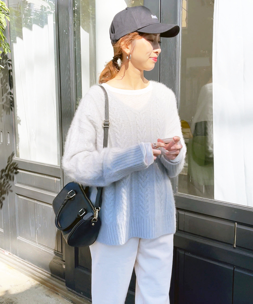 Spick & Span（スピックアンドスパン）の「フォックスケーブルニットプルオーバー（ニット/セーター・レディース・ブラック/グレー・FREE）」の12枚目の写真